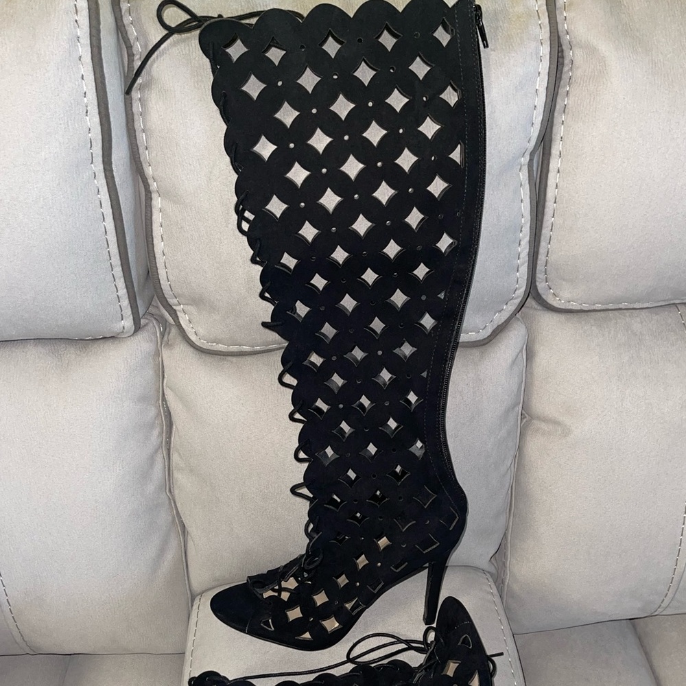 STYLISH HEELS BOOTIE, DIAMOND SHAPED